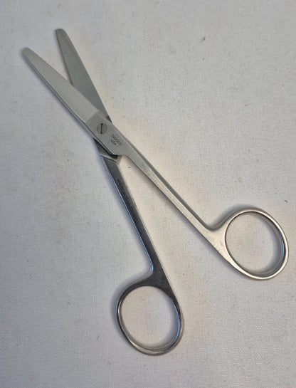 Surgical Scissors Sharp / Blunt Straight 5.5"