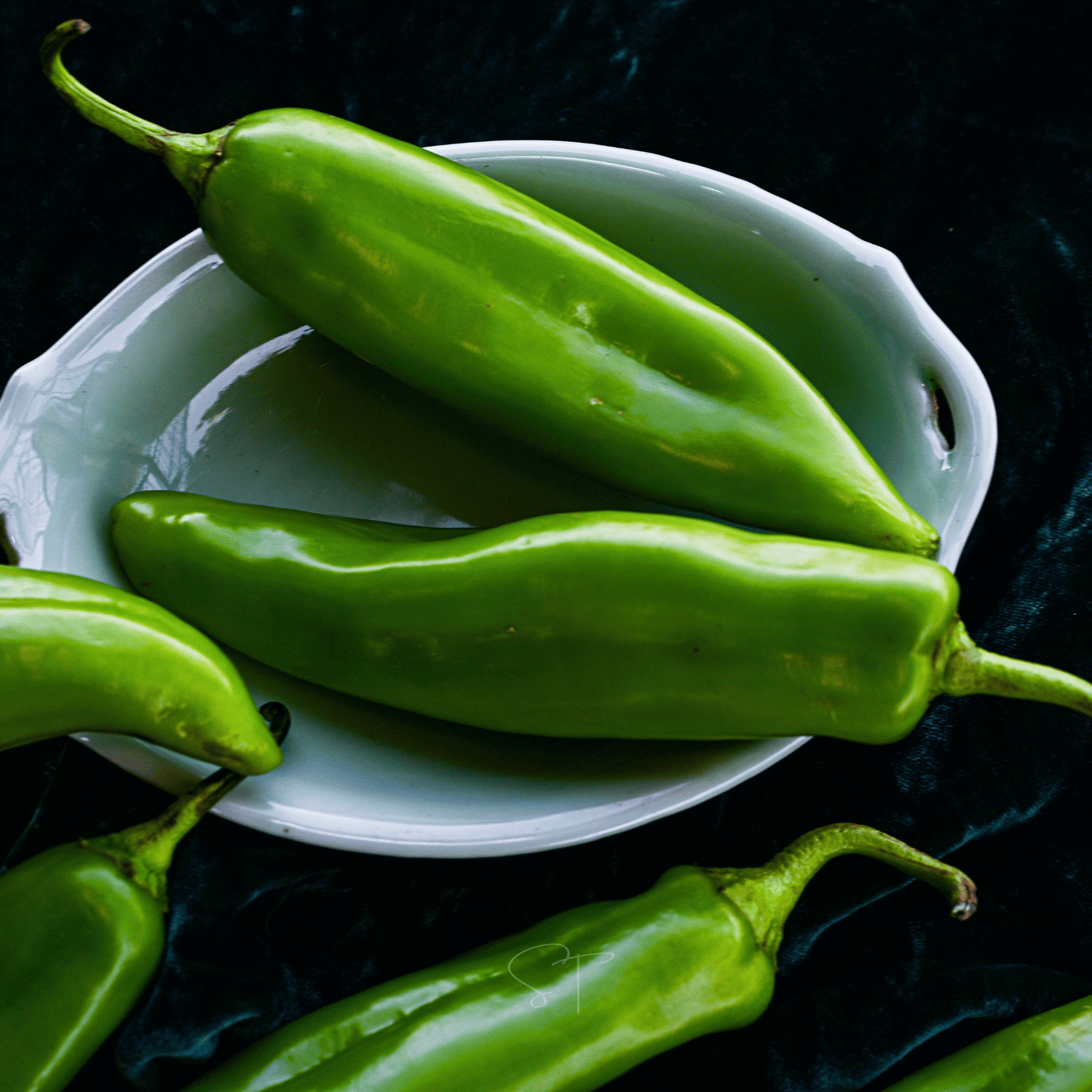 Anaheim Chili Pepper Seeds – Heirloom Capsicum annuum for Roasting, Stuffing & Green Chile, 25 Seeds