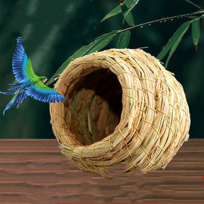 Cozy Straw Haven: Hand-Woven Warm Bird Nest
