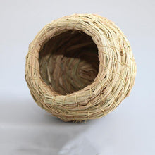 Cozy Straw Haven: Hand-Woven Warm Bird Nest