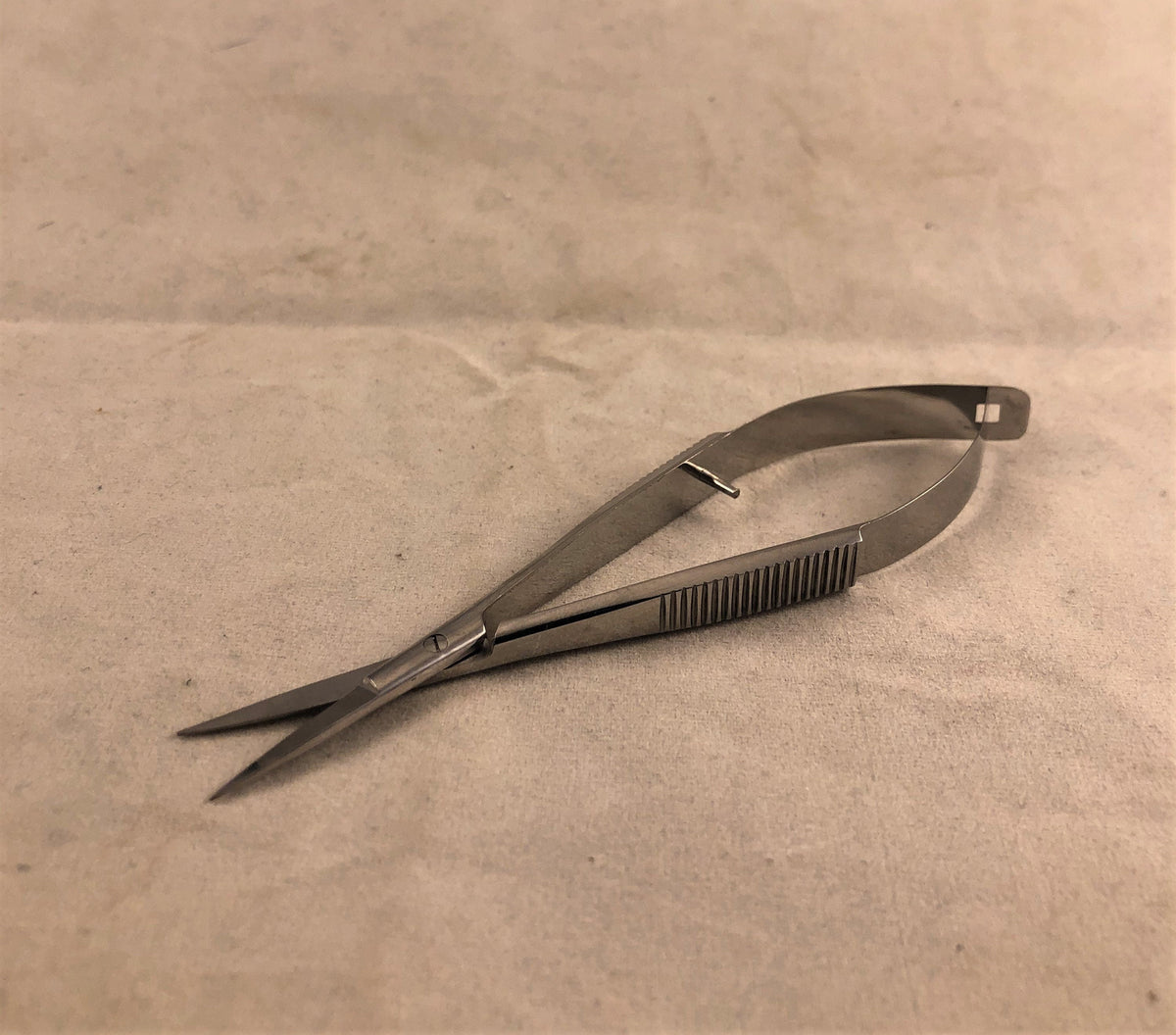 Spring Action Scissor 4.5" (castroviejo)