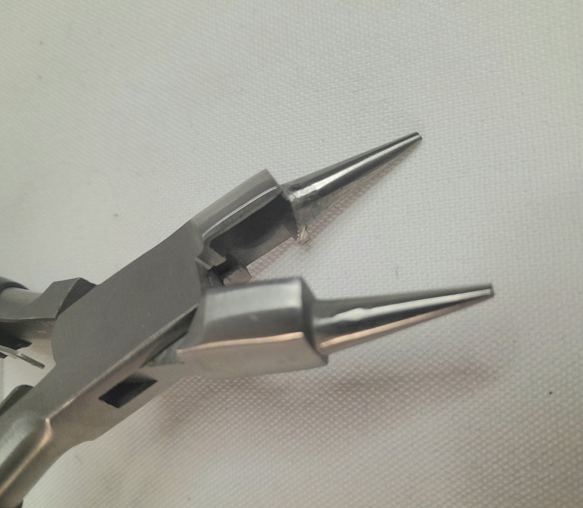 Rosary plier (round nose with cutter) 5.5"
