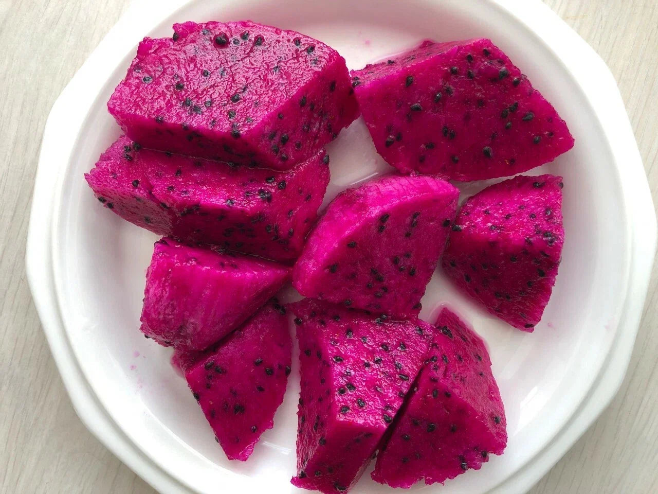 Red Dragon Fruit Cuttings 9-14" Hylocereus undatus, Exotic Fruit Plant for Garden or Container Gardening